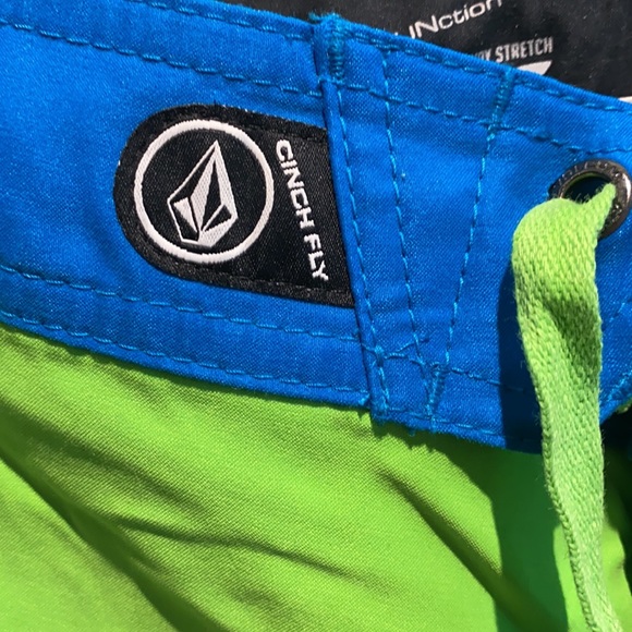 Men’s Volcom board shorts electric lime green. - Picture 2 of 4